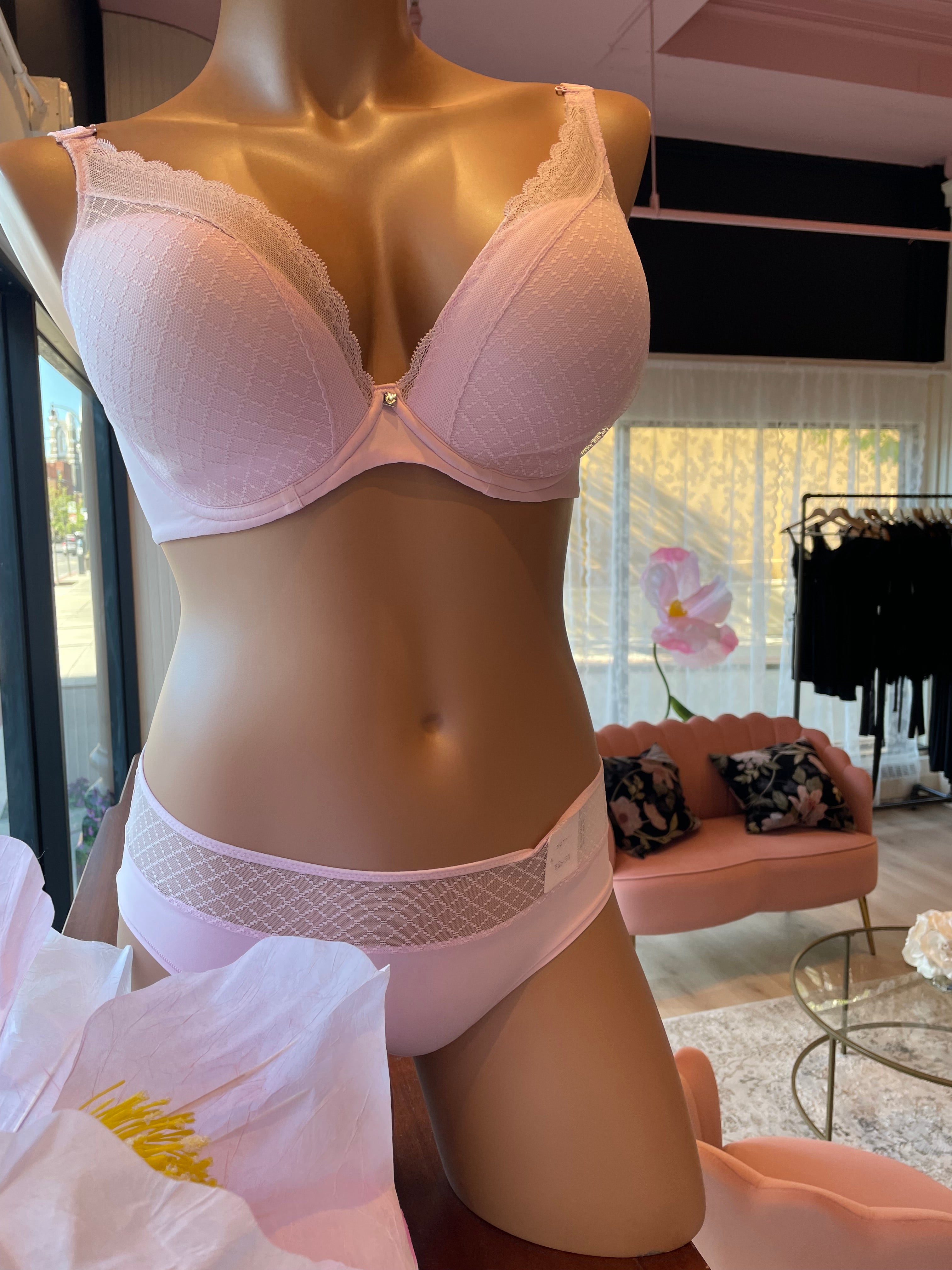 Chantelle Chic Plunge T-Shirt Bra - Candy Apple