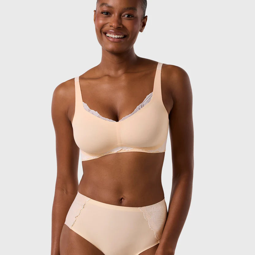 Front view of Evelyn & Bobbie Smooth Lace Beyond Bra in Peach Rose, featuring Paris-inspired lace and wireless support.