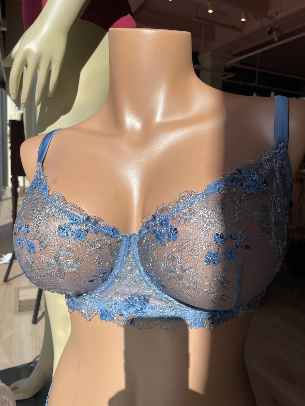 Huit Gabrielle Embroidered Underwire Bra
